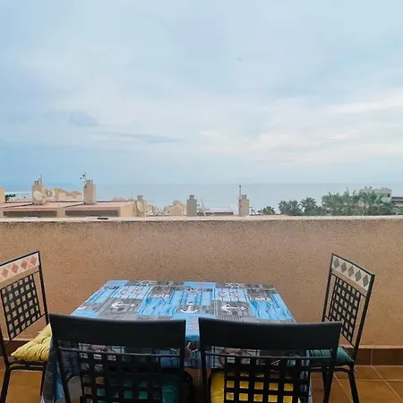 With A Sea View شقة *